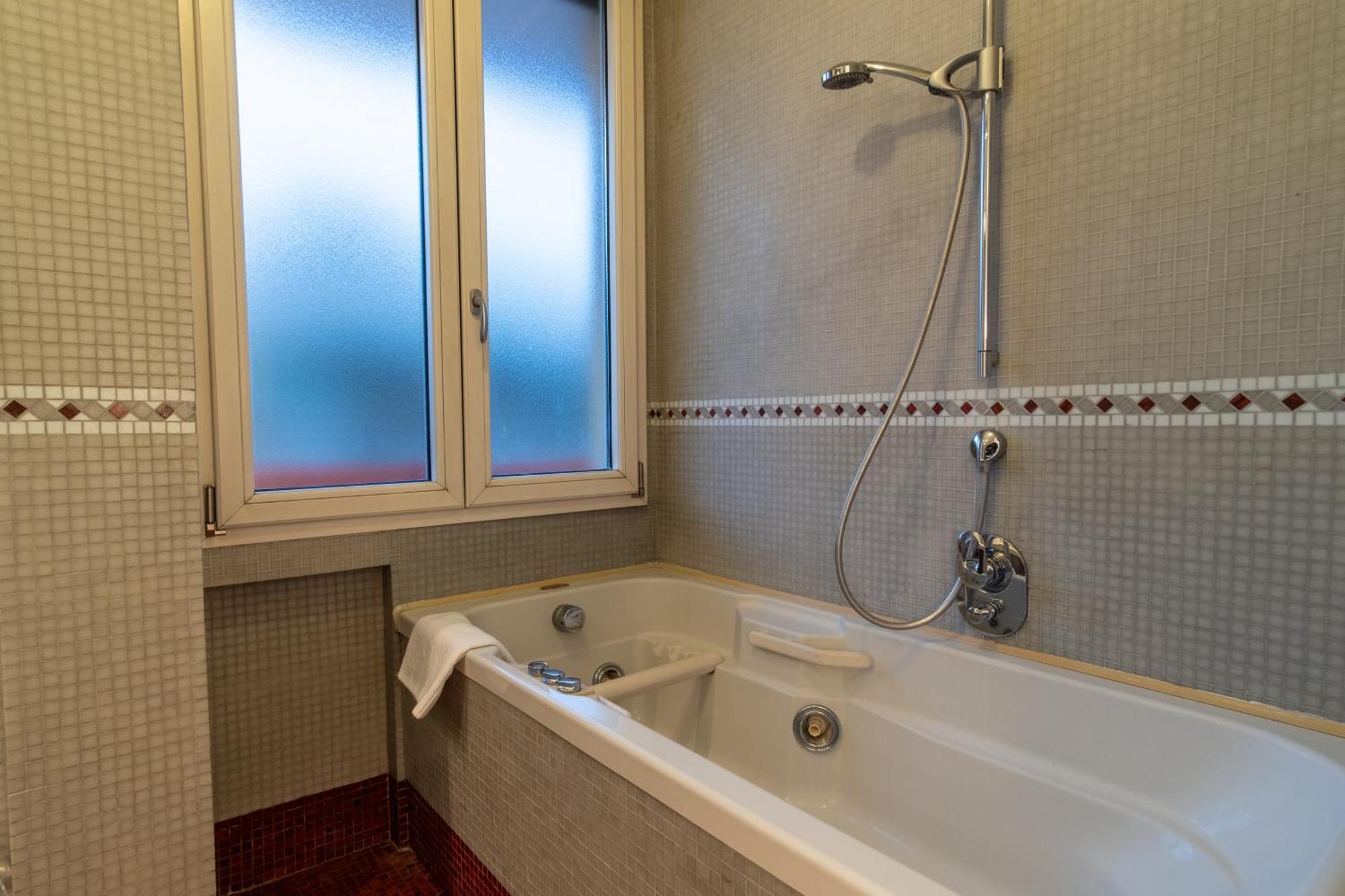 Attic With Terrace And Jacuzzi - Luxury Apartment Ρώμη Εξωτερικό φωτογραφία